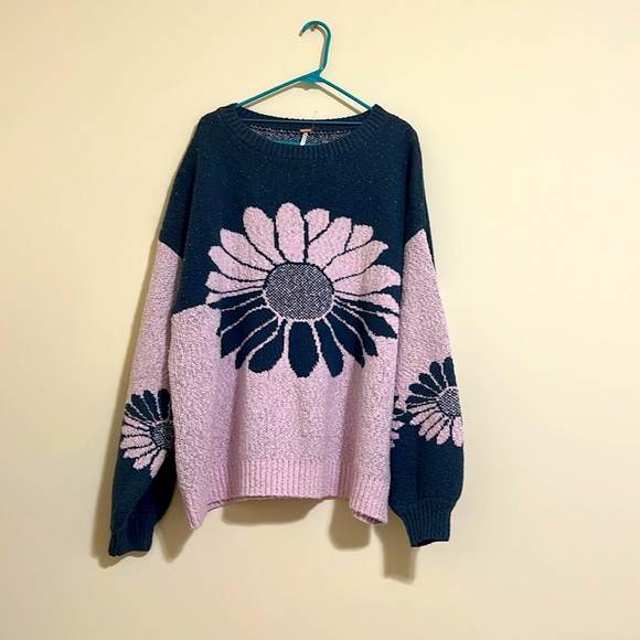 Free People Sweaters - Free people in bloom sweater women size S oversized